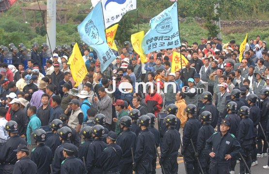 <b>중문관광단지 아수라장</b>